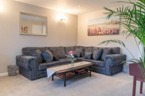 Beautiful & Luxurious Home - Free Parking, Wi-Fi